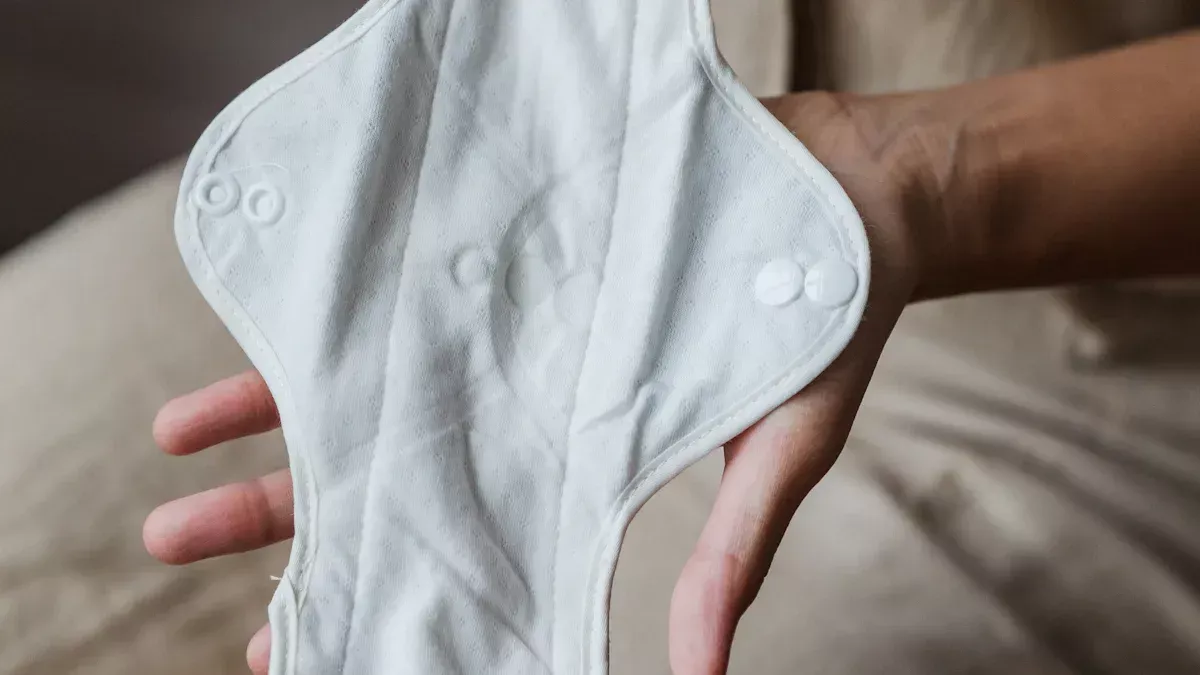 ¿Cómo evitar que el pipí salga del pañal?